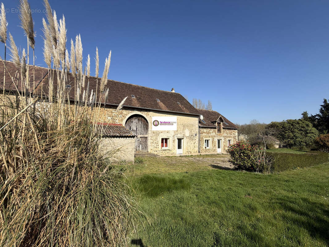 Maison à VILLAINES-LA-CARELLE