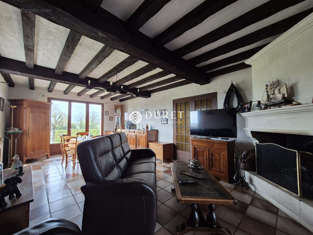 Maison à MONTREVAULT