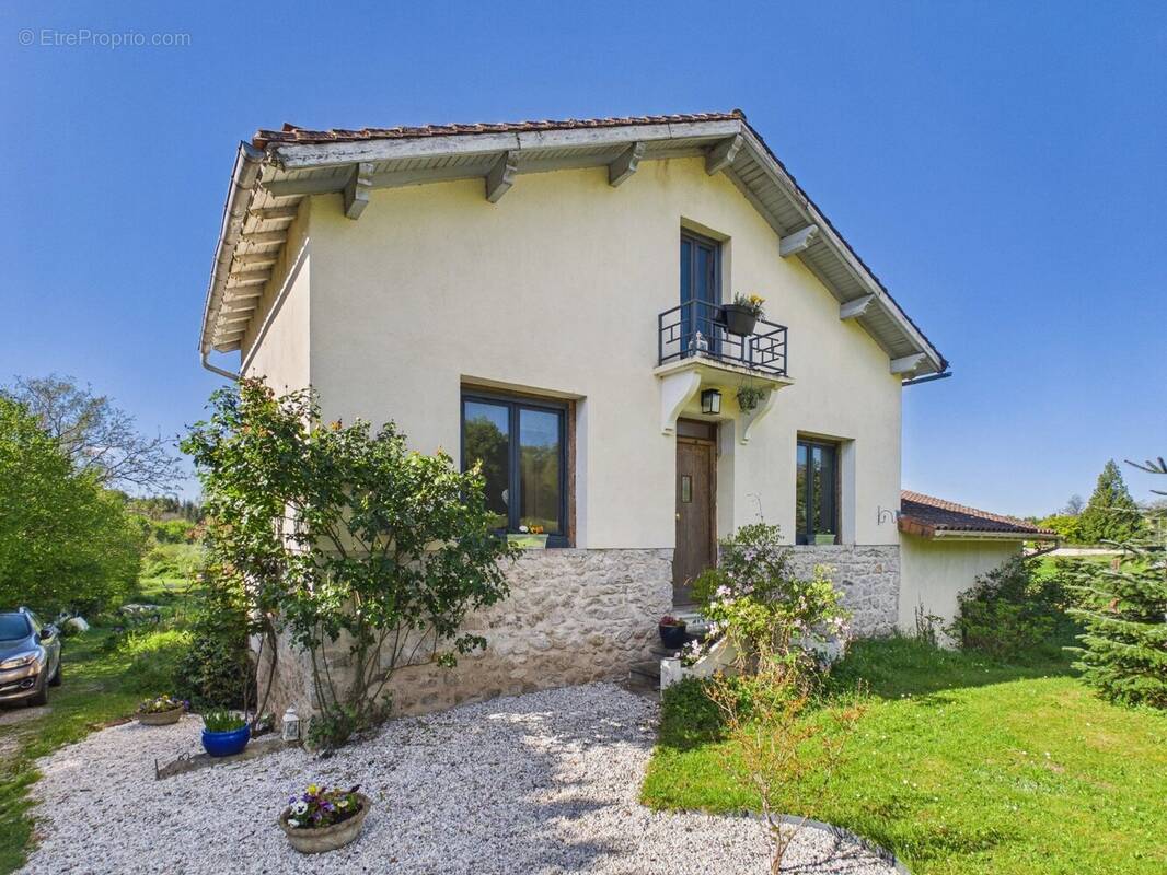 Maison à PIEGUT-PLUVIERS