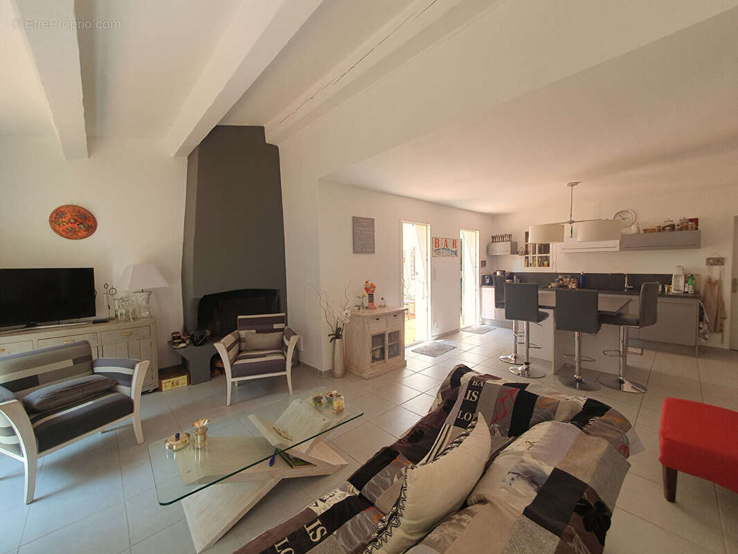 Calvisson  vente en viager, occupe 1 tete  villa 99m²  1990m² de jardin - photo 3
