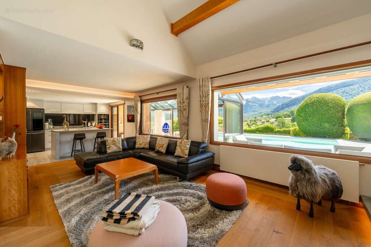 Maison 250 m² à Saint-Jorioz  - photo 7