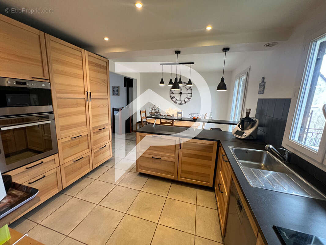 Maison à LE PLESSIS-BELLEVILLE