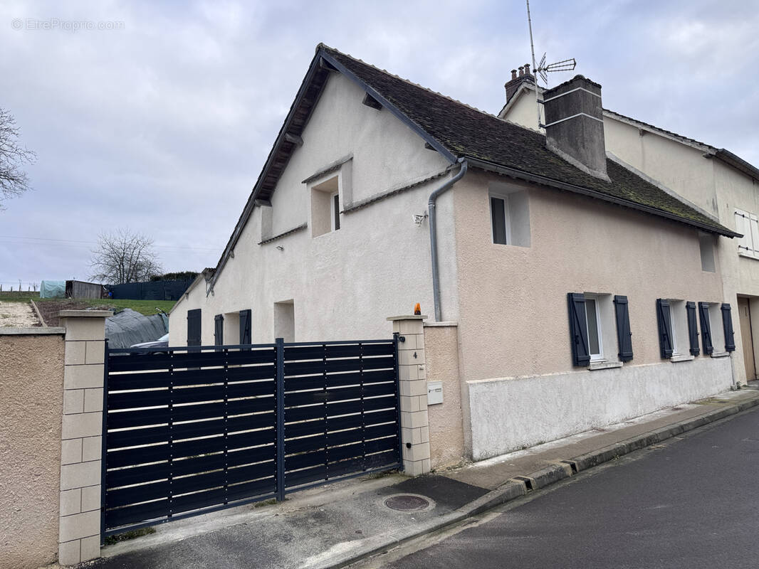 Maison à VILLENEUVE-LES-GENETS