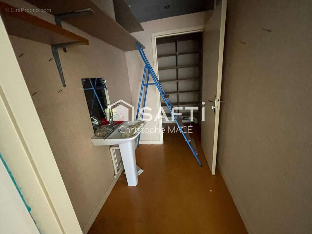 Photo 4 - Commerce à LAVAL