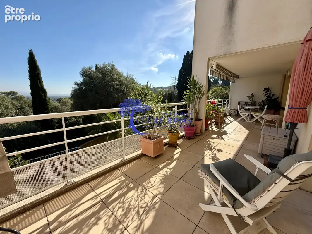 Hyères Costebelle appartement climatisé avec terrasse 25 m2, garage, cave et vue dégagée - Gare/ Almanarre à proximité - photo 4