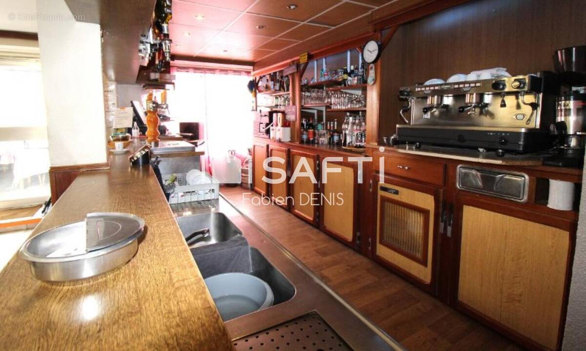 Photo 1 - Commerce à TAVERS