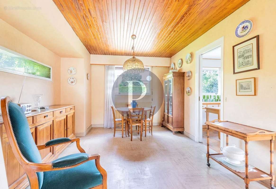 Maison à VERRIERES-LE-BUISSON