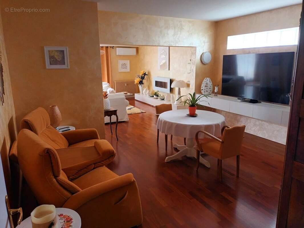 Appartement à MONTCEAU-LES-MINES