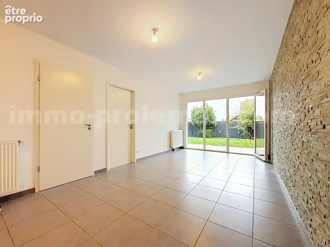 Appartement_T3_Reignier-Esery_belle_superficie_proche_prox_frontière_Suisse_direction_GENEVE_autoroutes_investissement_locatif_jardin_séjour_