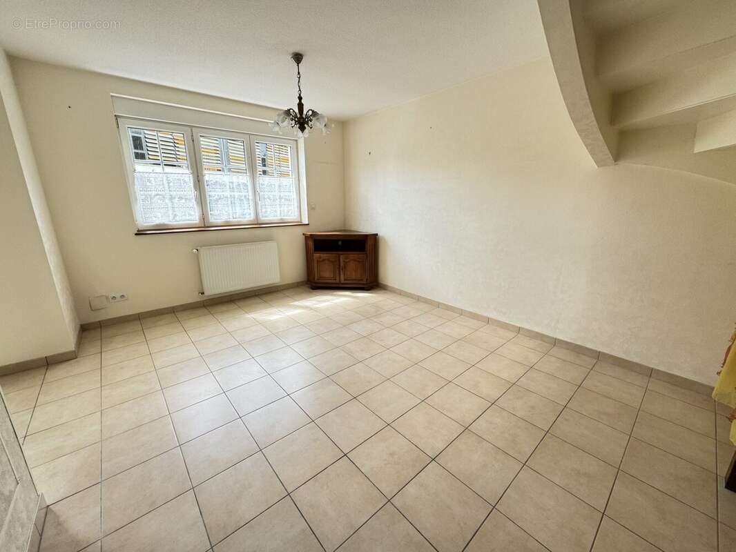 Maison à MONTGERMONT