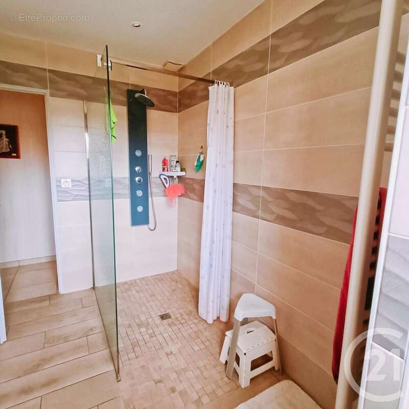 Maison à SAINT-CAPRAIS-DE-BLAYE