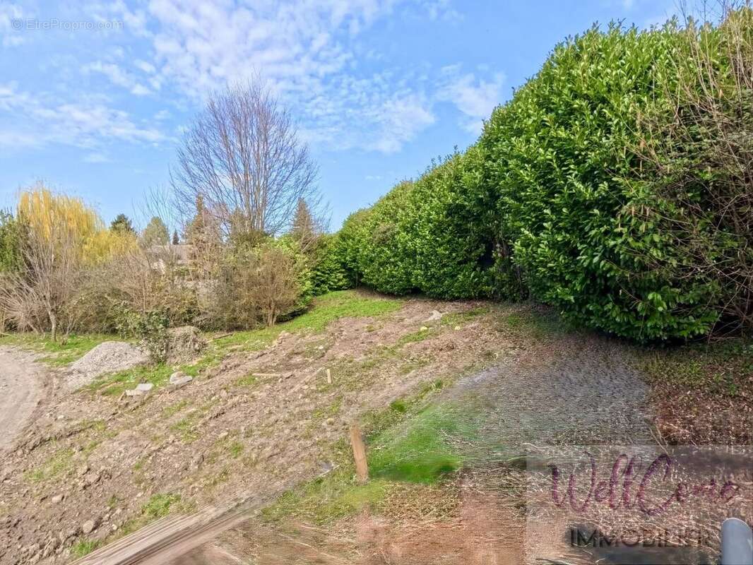 Terrain à GRESY-SUR-AIX