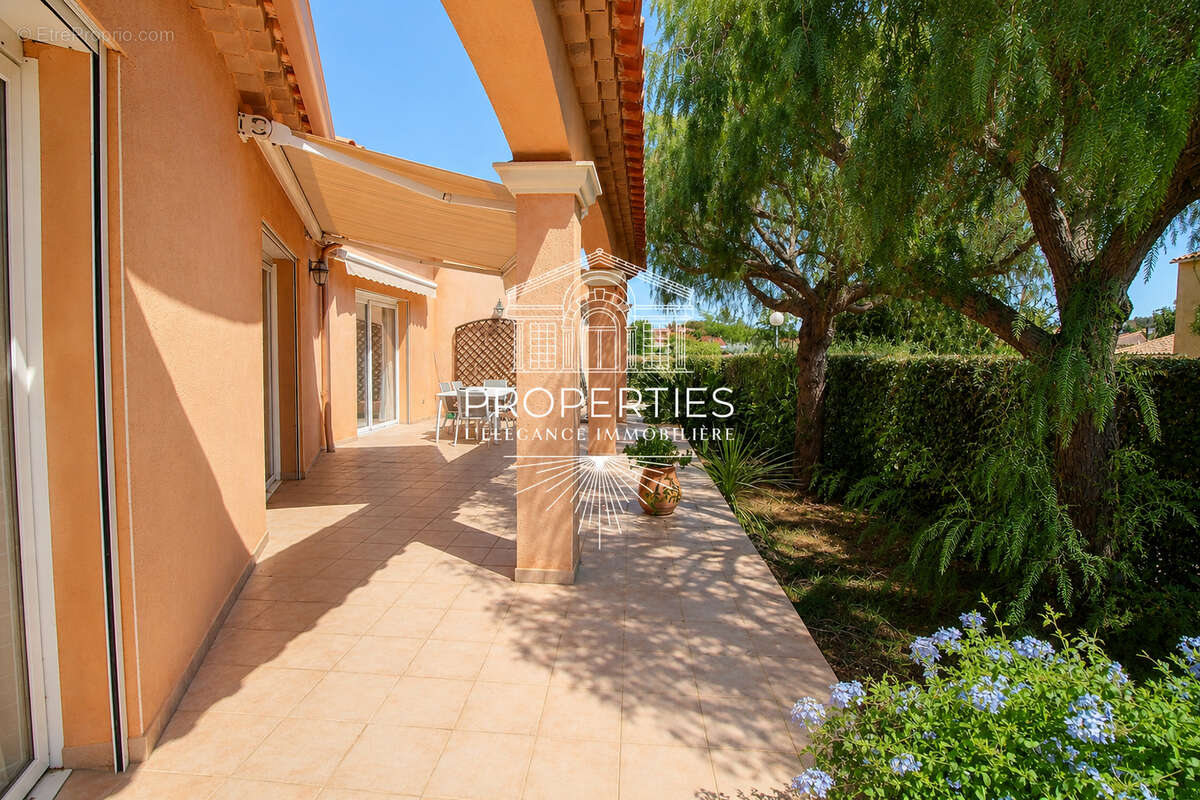 Bormes - maison de plain-pied - 146 m² - 5 pieces - normes pmr - garage - photo 8