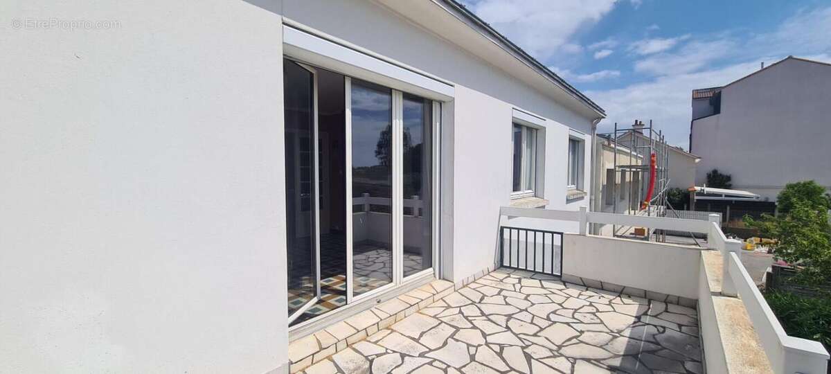 Maison Gorges 4 P . 3 Chs . 84.1 M² . T 719 M² . Balcon . Garage . Sous sol - photo 10