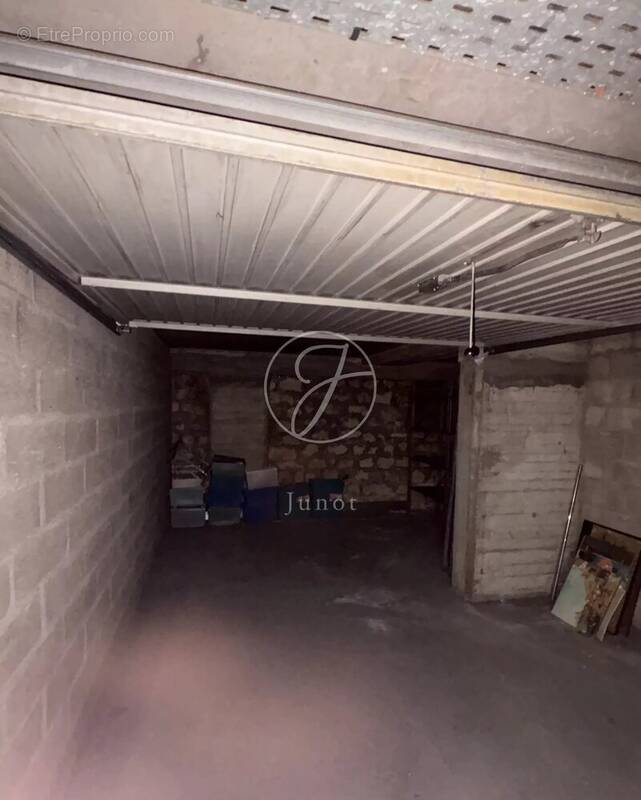 Parking à PARIS-16E