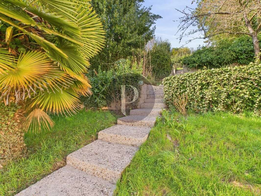 Maison à LE PLESSIS-ROBINSON