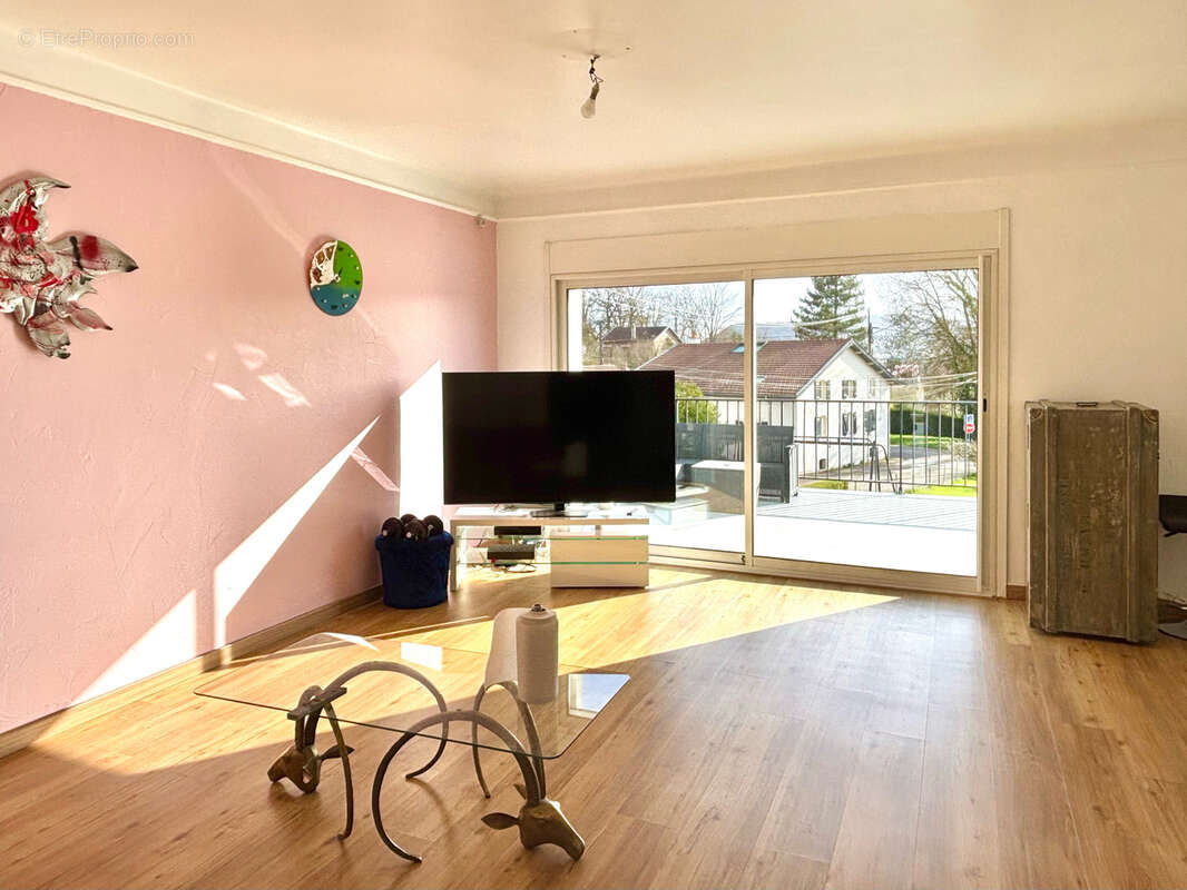 Maison à LAY-SAINT-CHRISTOPHE