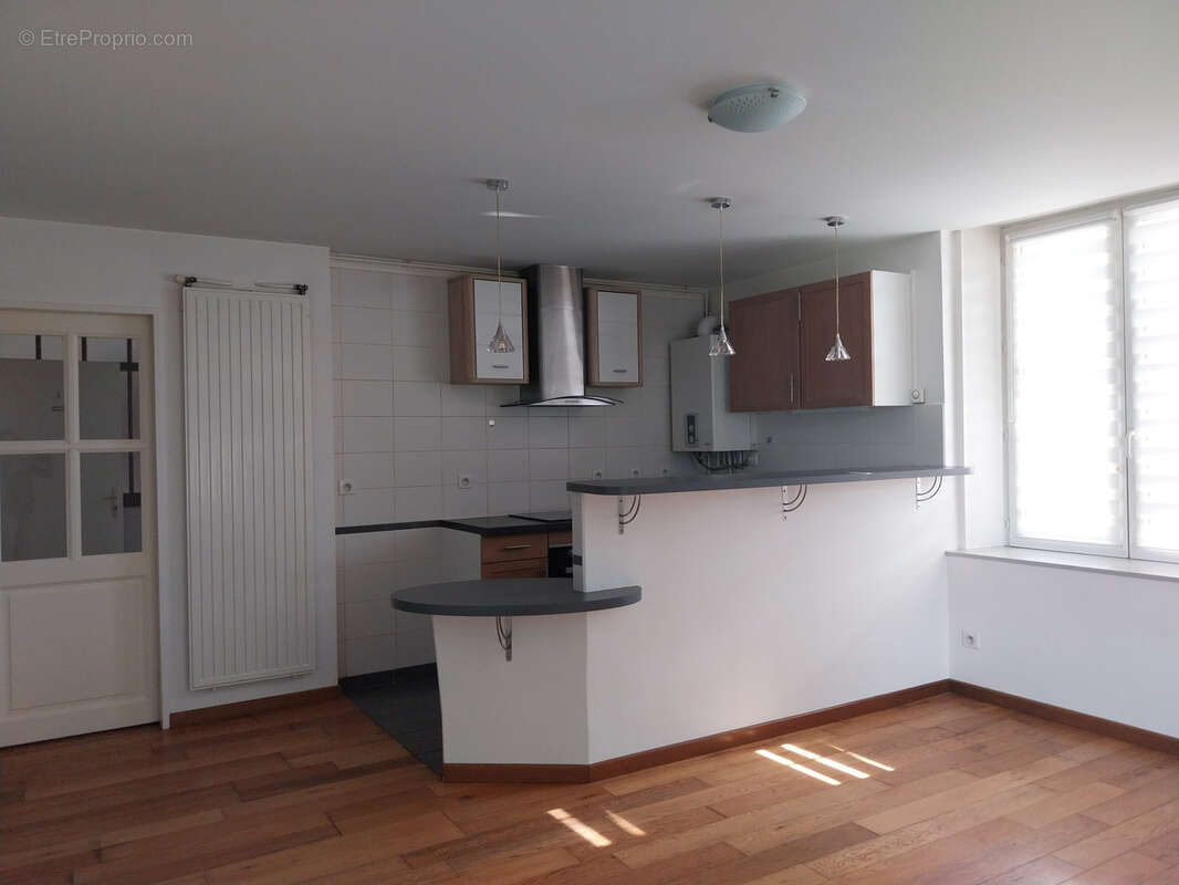 Appartement à LAY-SAINT-CHRISTOPHE