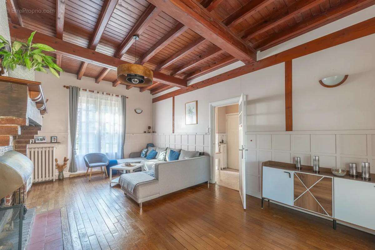 Maison à MONTEVRAIN