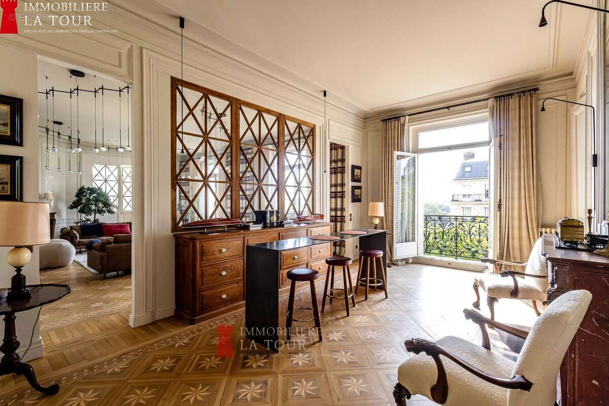 Appartement à PARIS-16E