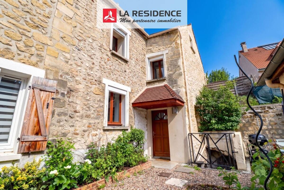 Appartement 72 m² à Maurecourt  - photo 1