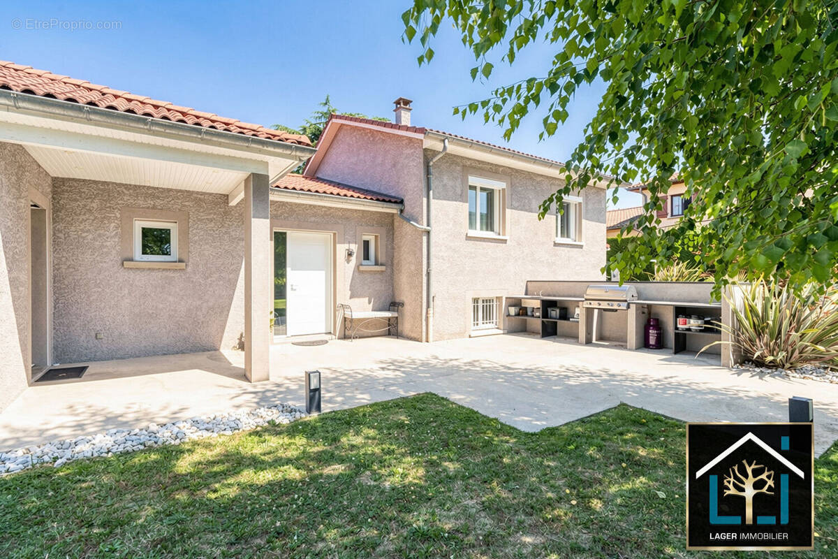 Maison à NEYRON