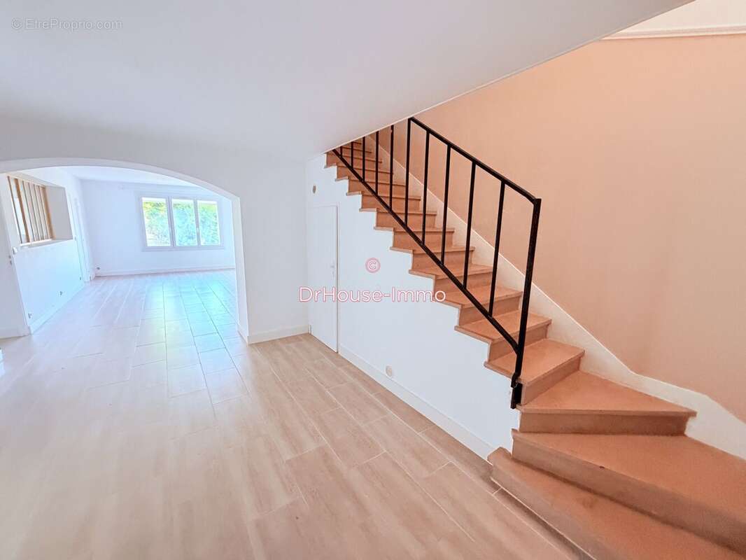 Maison 120 m² à Saint-Laurent-Medoc  - photo 5