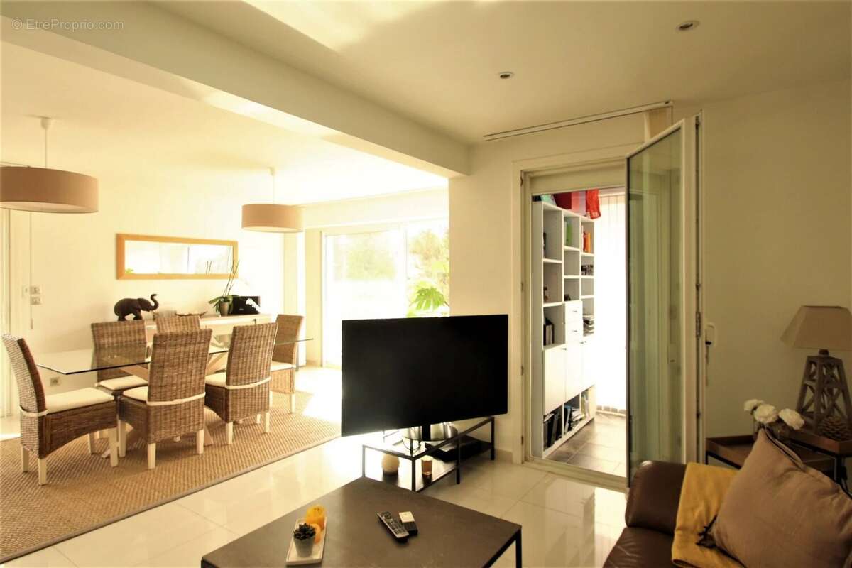 Appartement à MANDELIEU-LA-NAPOULE