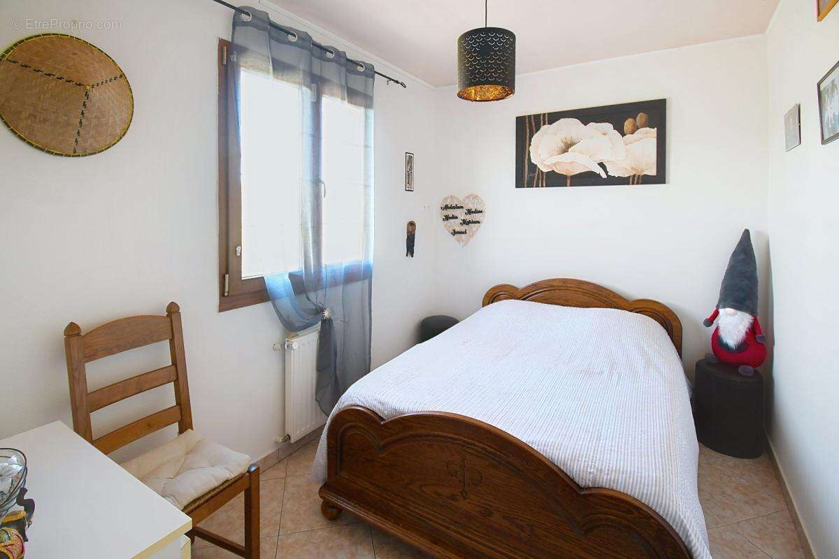 Maison plain pied 129m2 - 3 chambres - 2 garages - terrain 10 ares 45 - 2 terrasses - photo 18