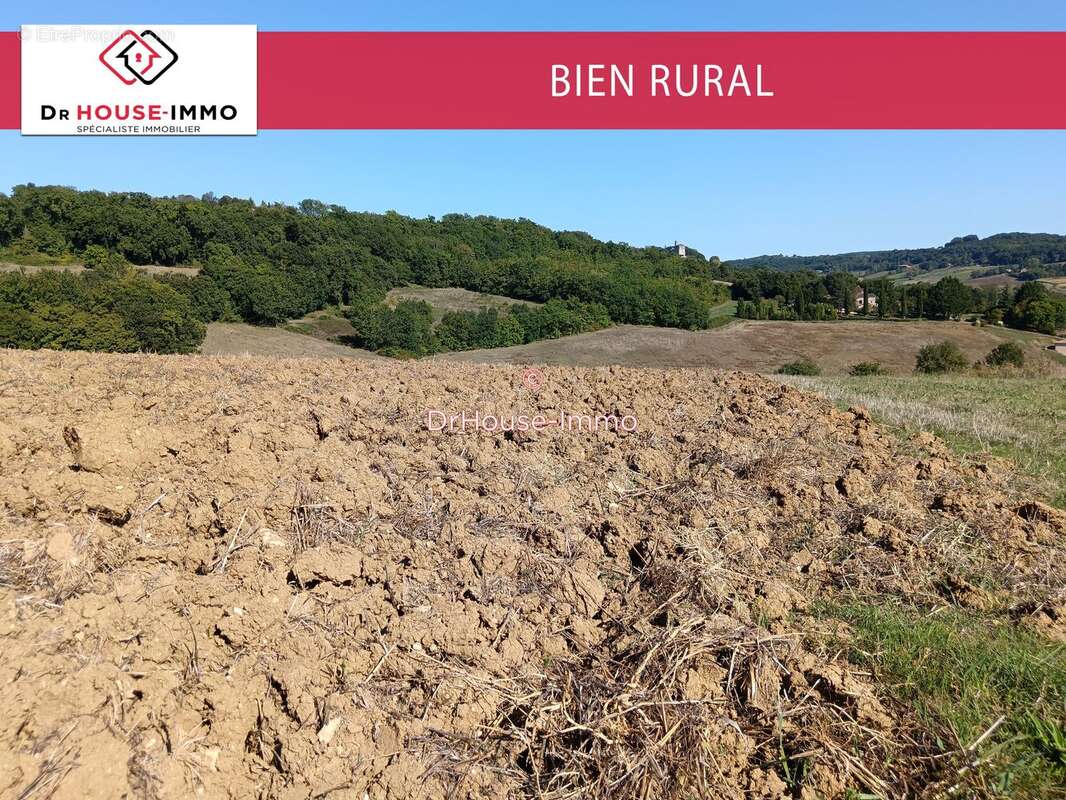 Terrain à SAINT-HILAIRE-DE-LUSIGNAN