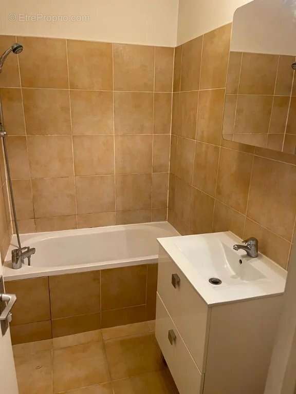 Appartement à PARIS-19E