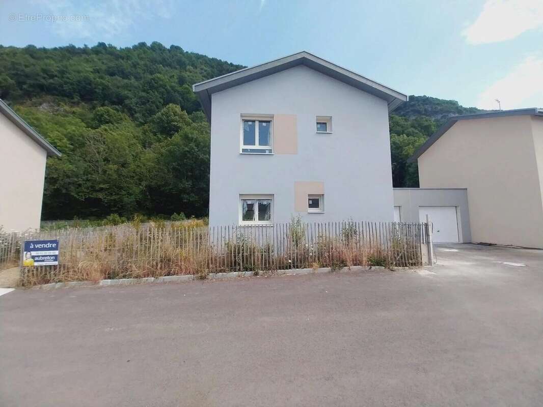 Maison à COGNIN-LES-GORGES