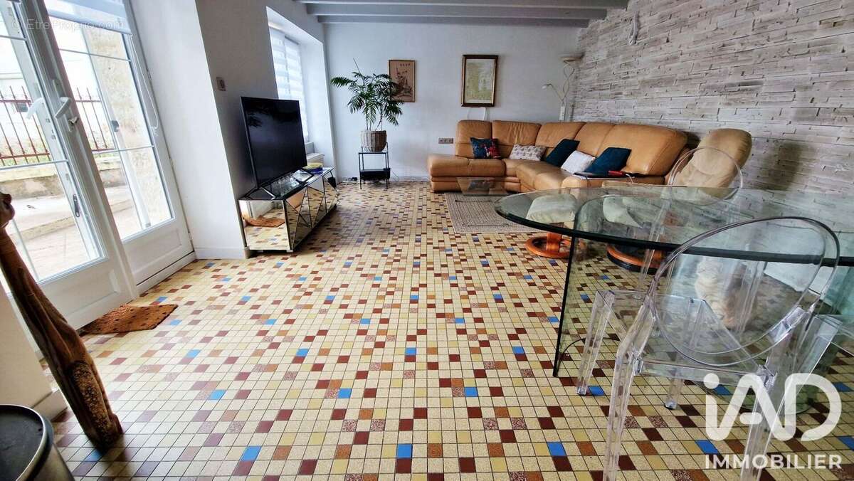 Maison 130 m² à Xanton-Chassenon  - photo 3