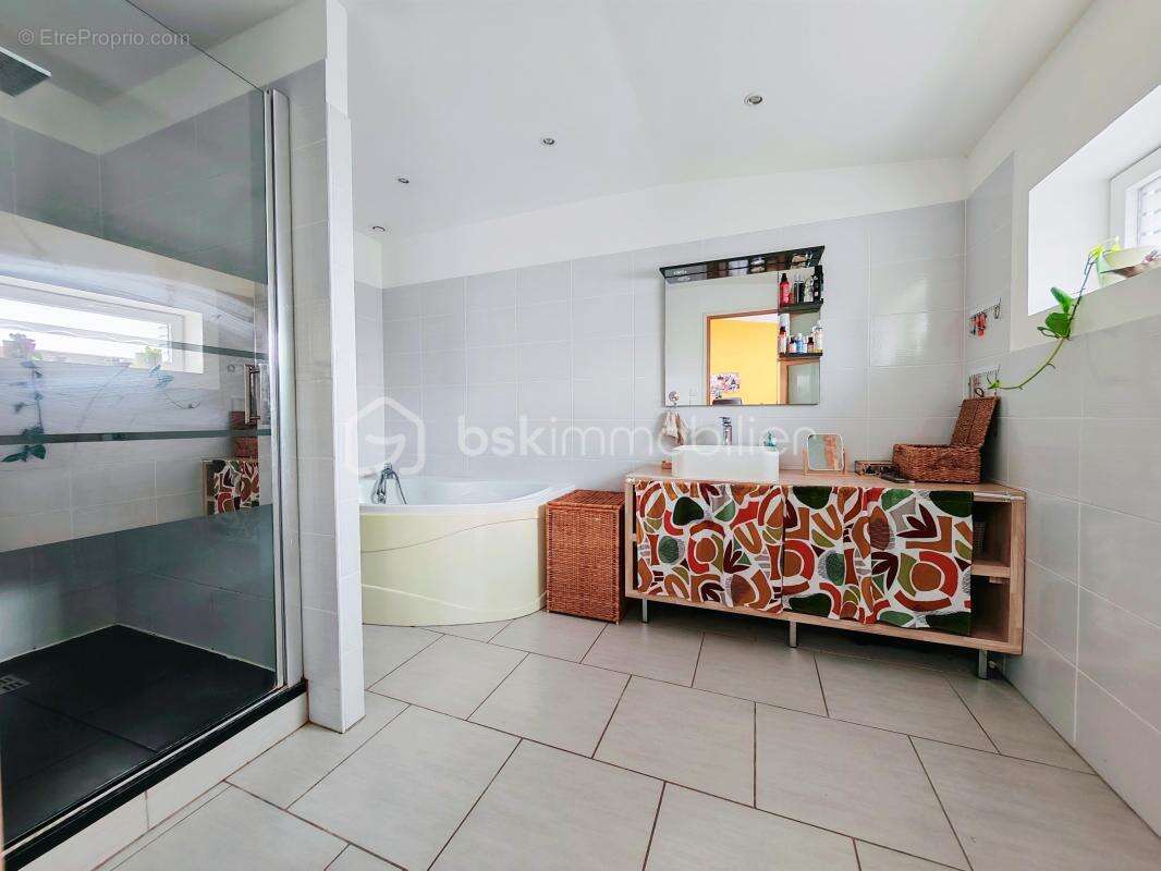 3 chambres / jardin / grand garage / aucun travaux a prevoir / dpe c - photo 7