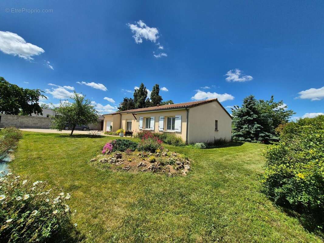 Photo 2 - Maison à QUINCAY