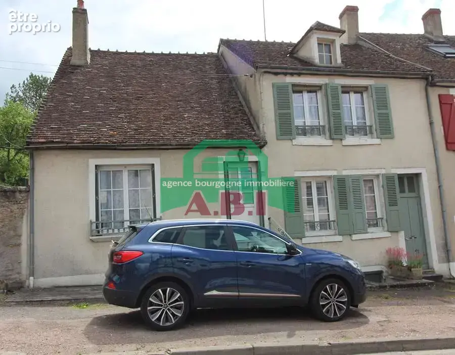 58, Varzy proche des commerces MAISON DE BOURG habitable à rafraîchir au goût du jour. - photo 2