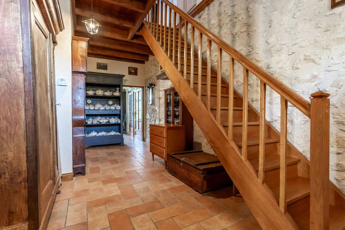 County property with pool and land - photo 24