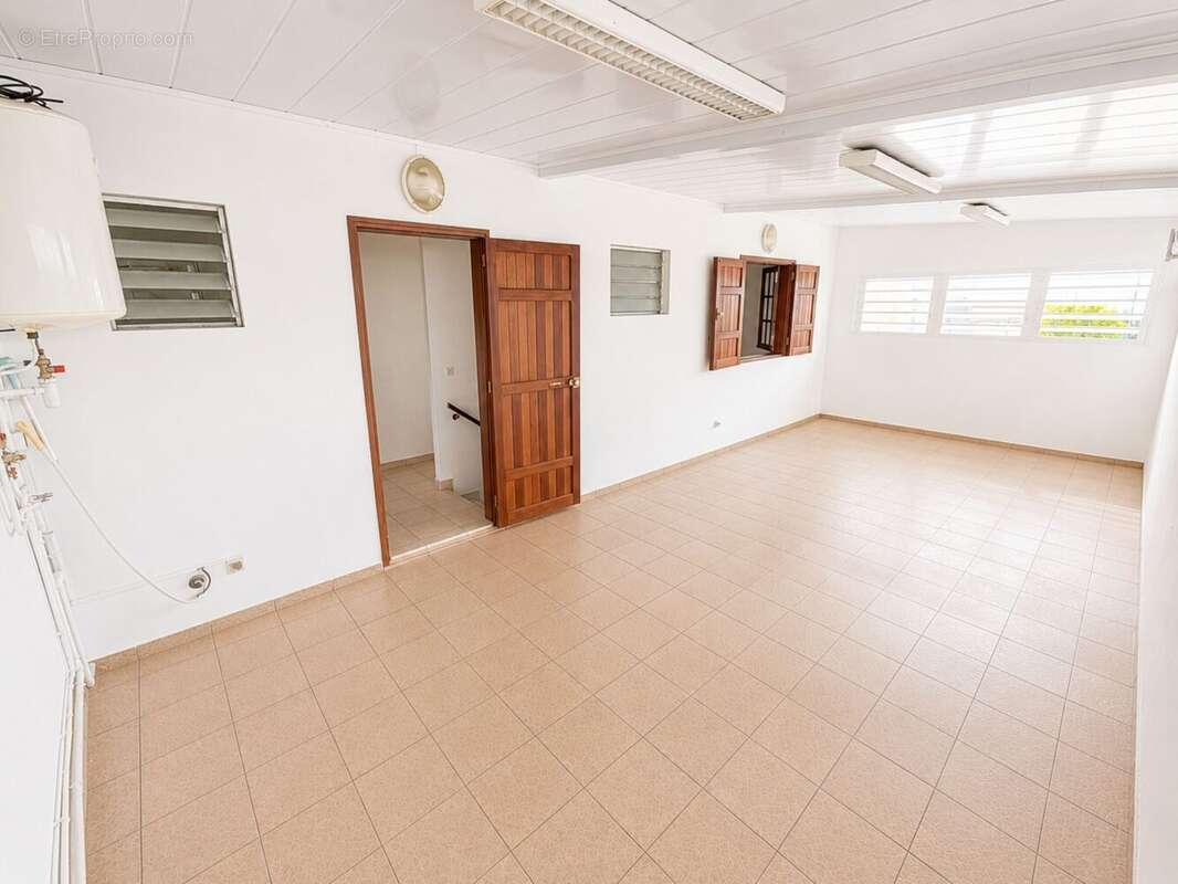 Maison 140 m² à Sainte-Marie  - photo 5