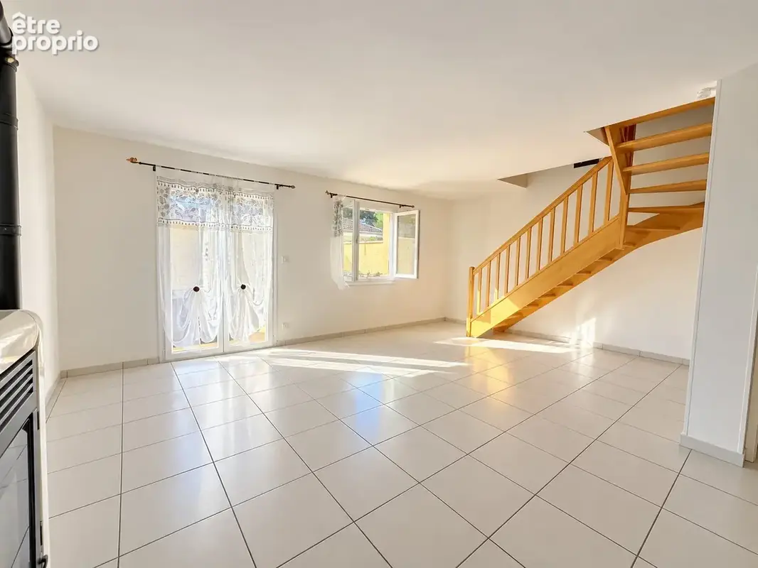 01150 BLYES   Maison 3 chambres, jardin et garage   DPE B   Proche Plaine de l’Ain - photo 4