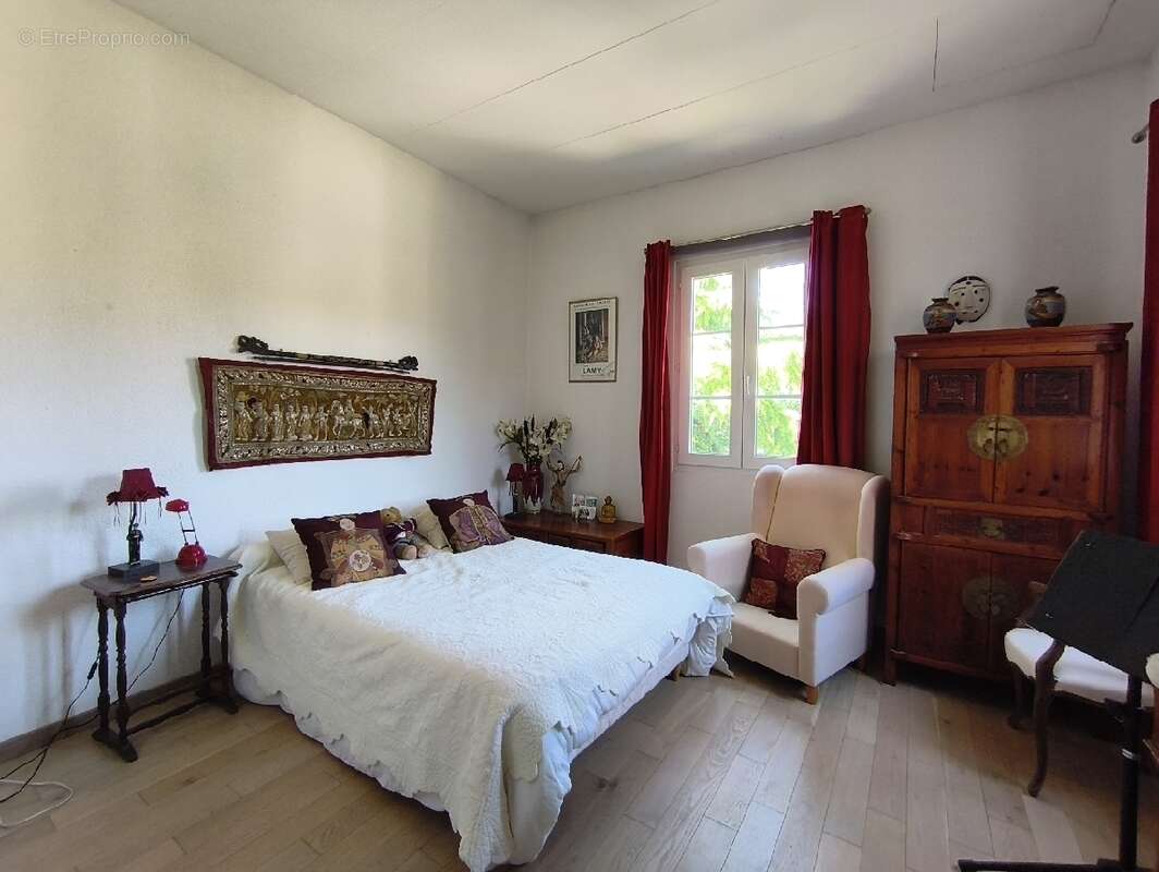 Maison 222 m² à Nesles-La-Vallee  - photo 11