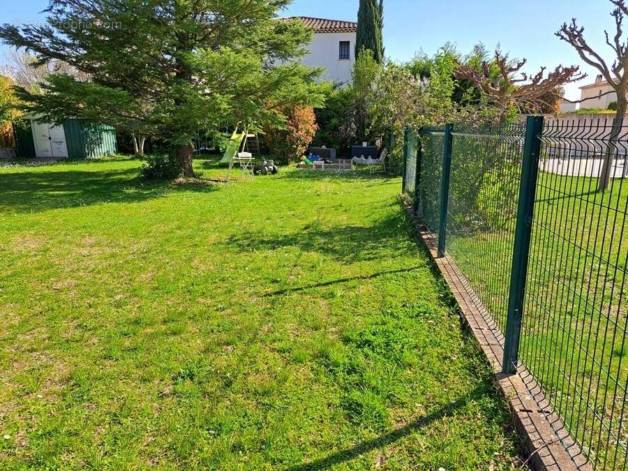 Terrain 400 m² à Pelissanne  - photo 4