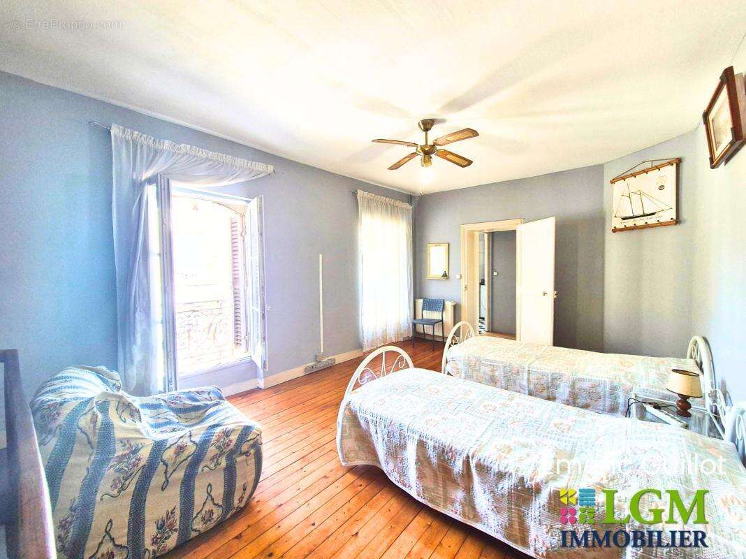 Maison de bourg 114 m² – 4 chambres – Grenier - Cour – Idéal investisseur – Déjà exploitée en location saisonnière - Cellettes ( - photo 2