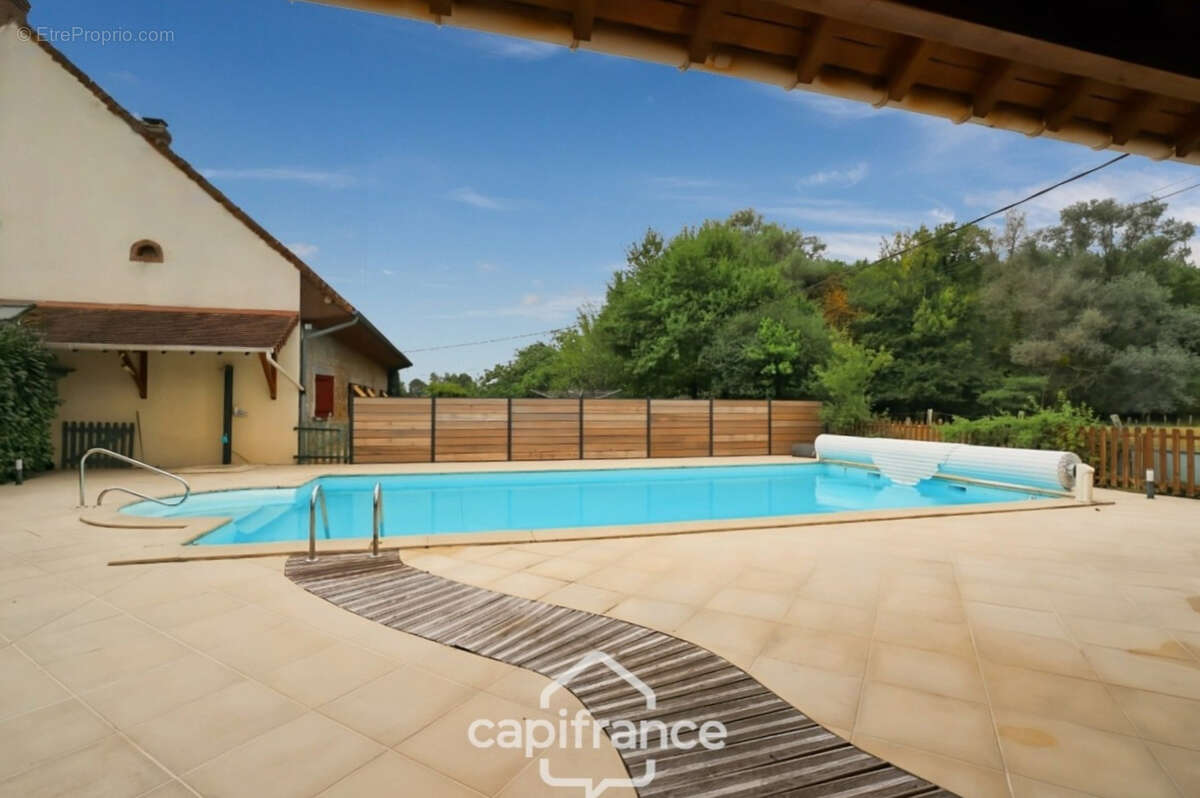 Maison en pierre au calme avec piscine, 5 chambres et plus de 1,6 hectare de terrain - Proche Lons-le-Saunier (39000) - photo 25
