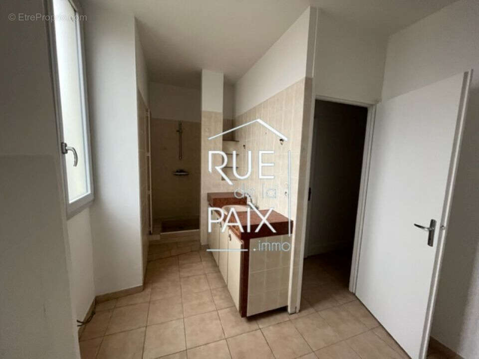 Maison à LENCLOITRE