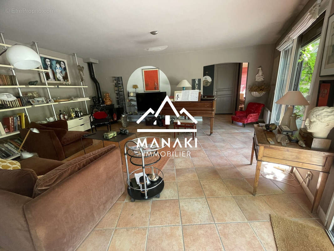 Salon - Maison à OMS