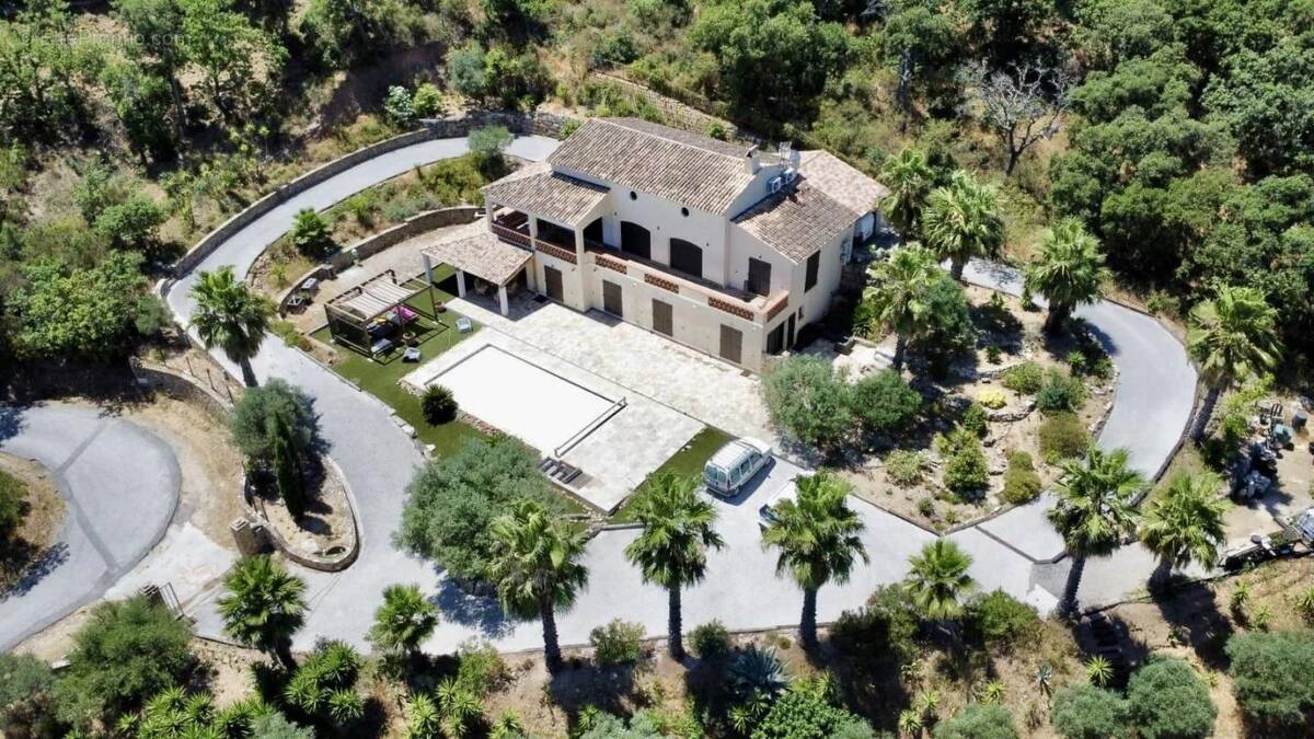 Maison à PLAN-DE-LA-TOUR