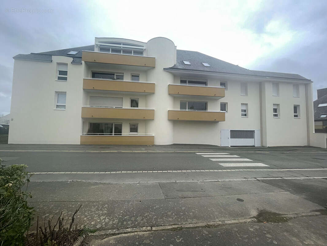 Parking à LA MEZIERE