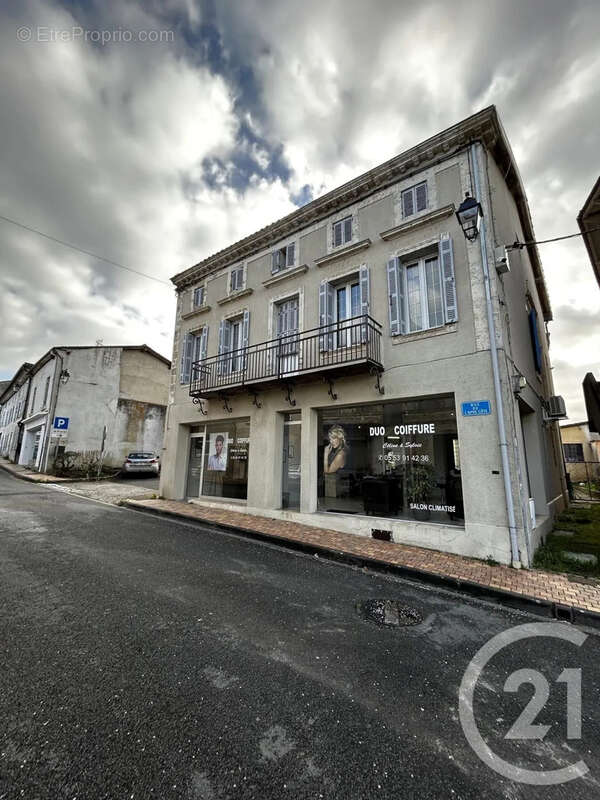Maison à LA ROCHE-CHALAIS