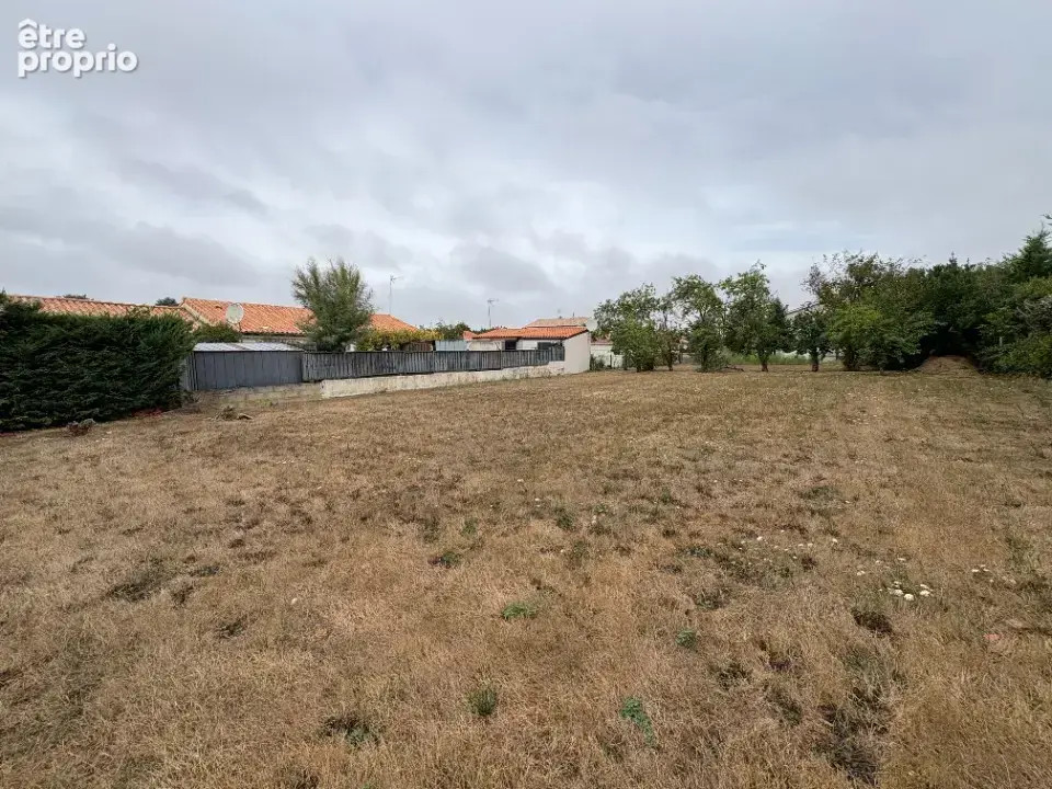 Terrain à TONNAY-CHARENTE