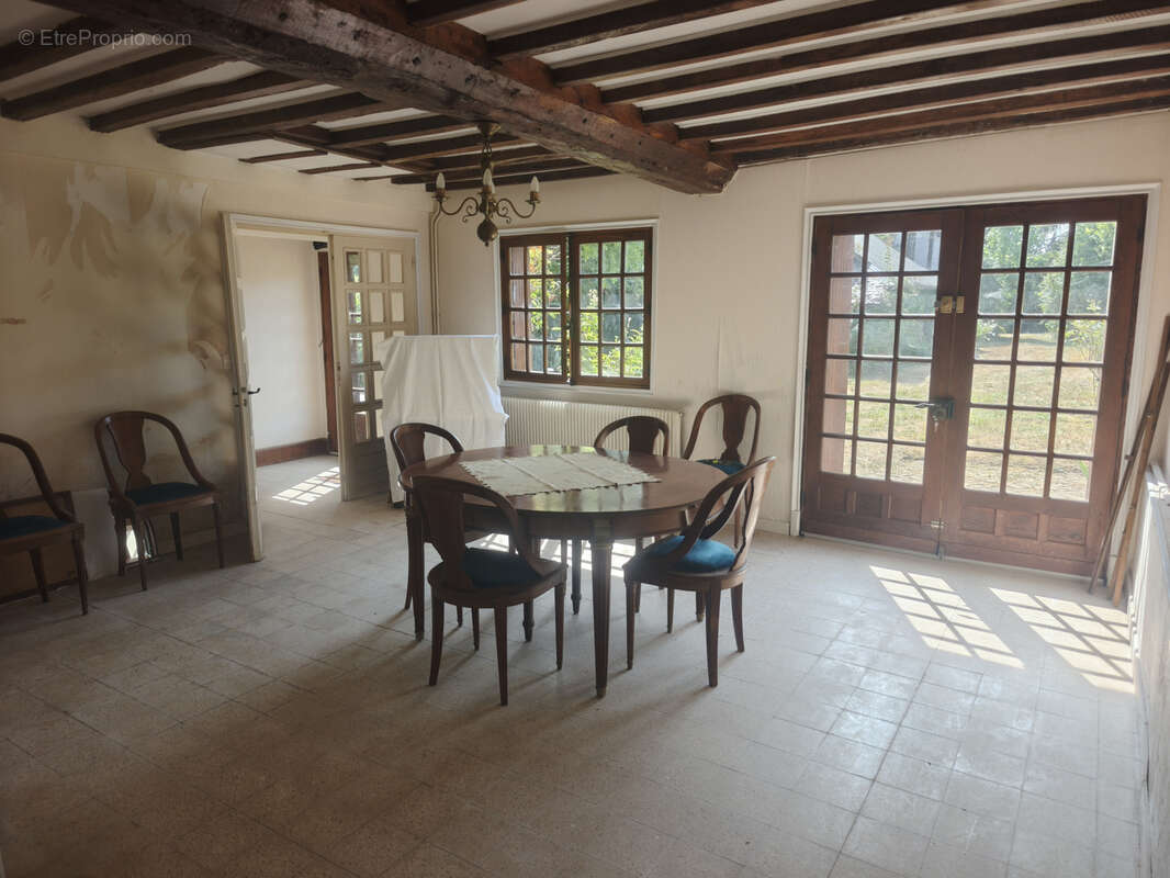 Maison de 205 m2 - 7 pièces avec 4 chambres - Dépendances - photo 7